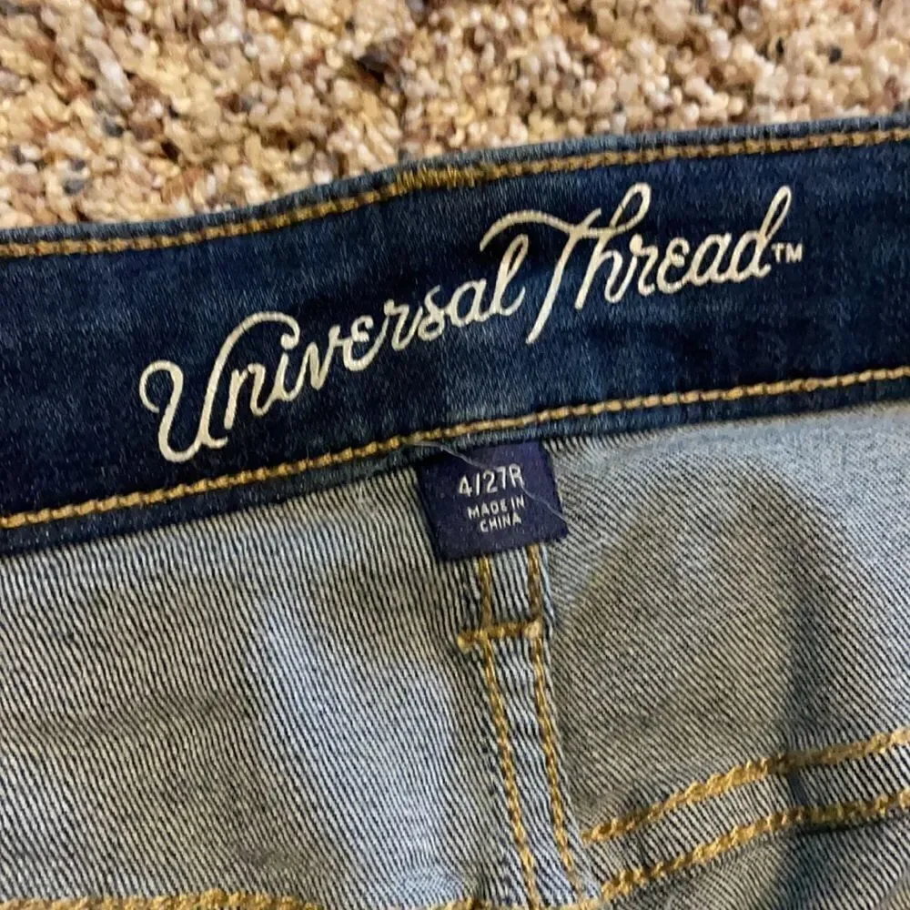 Universal Thread jeans - NWT - Picture 2 of 3